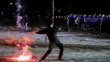 İzinsiz gösterilere katılan 93 kişi tahliye edildi