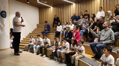 İzmir'den uzaya meraklı sorular: Öğrenciler, bir astronotla buluştu