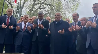 MHP Başkanlık Divanı, Alparslan Türkeş'i mezarı başında andı: Bahçeli katılmadı