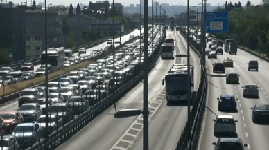 Trafik yoğunluğu: Sürücüler sabırla uzun araç kuyruklarında ilerledi