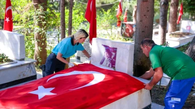 Konak Belediyesi Şehitlikte Temizlik ve Bakım Çalışması Gerçekleştirdi