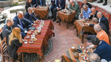 Kültür ve Turizm Bakanı Ersoy, Beyoğlu'nda halkla bir araya geldi!
