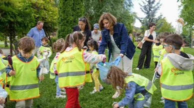 Başkan Ünlüce, dünya temizlik günü’nde çocuklarla el ele çöp topladı