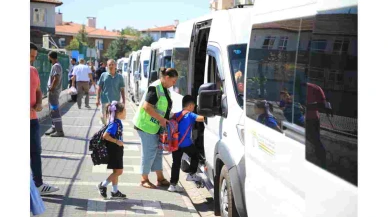 Büyükşehir Belediyesi, öğrenciler için güvenli ve konforlu ulaşım imkanı sunuyor