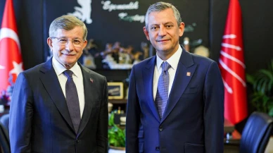 Özgür Özel CHP Genel Başkanlığına Yeniden Seçildi, Davutoğlu Tebrik Mesajı Yayınladı.