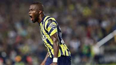 Fenerbahçe'nin eski golcüsü Valencia'nın transfer olduğu yeni takımı futbolseverleri şaşırttı