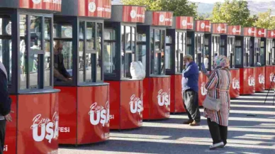 Uşak Belediyesi, iklim değişikliğinden zarar gören esnafa nefes aldırdı: 22 simit büfesi satıcılara dağıtıldı