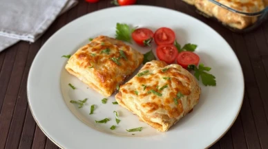 Yanına bir şey istemiyor, ana yemeklerin starı oluyor! İşte beşamel soslu krepli tavuk sote tarifi…