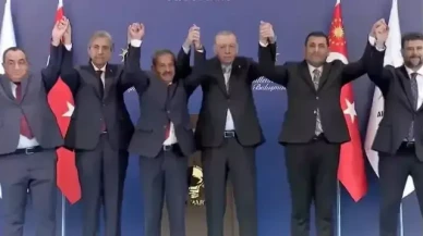 Cumhurbaşkanı Erdoğan, AK Parti'ye katılan belediye başkanlarını rozet taktı! Kimler, hangi partiden, hangi il?