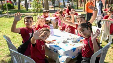 Bornova’da düzenlenen etkinlikte kitaplarla aydınlanan kültür şöleni yaşandı