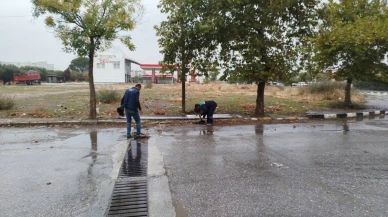 Büyükşehir Belediyesi ve MASKİ ekipleri yağmura karşı hazır şekilde görev başında