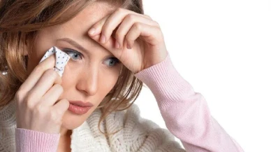 Göz seğirmesinin temel nedenleri ve geçiş yöntemleri hakkında bilgi verildi: Göz seğirmesi nasıl geçer?