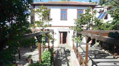 Kapu Mahallesi'nde bulunan Hanımeli Konağı, sunduğu hizmetlere devam ediyor