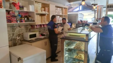 Yumurtalık Belediyesi personeli, sahada büyük bir özveriyle çalışmalarına devam ediyor