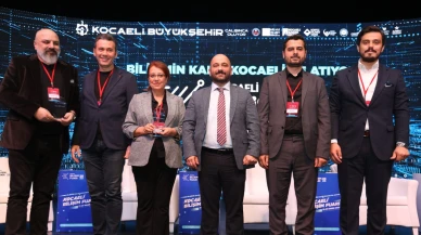 Kocaeli'de düzenlenen Bilişim Fuarı'nda yapay zeka paneli gerçekleştirildi