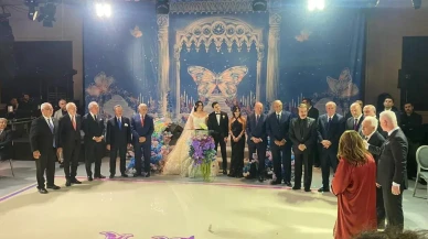 Sevigen ve Yıldız Çifti, Çırağan Sarayı'nda Düzenlenen Düğün Töreninde Siyasetin Zıt Kutupları Buluştu