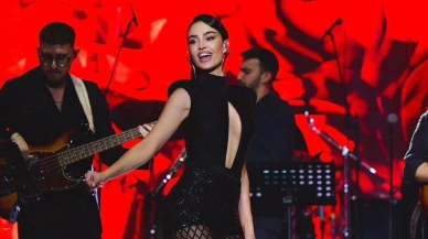 Sanatçı Elif Buse Doğan, etkileyici tarzı ve seslendirdiği şarkılarla izleyicileri büyülemeye devam ediyor!