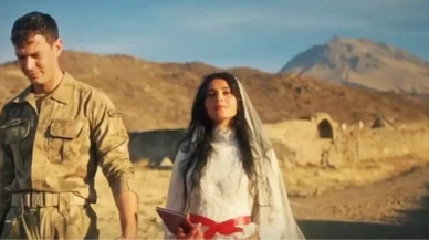 "Sevdiğim Sensin" Dizisinin Konusu ve Oyuncuları Belli Oldu!Show TV'de yayınlanacak olan "Sevdiğim Sensin" adlı dizinin konusu, aşk, tutku ve karmaşık ilişkiler üzerine kurulu olacak. Başrollerini Hande Erçel, Kerem Bürsin, ve İsmail Ege Şaşmaz'ın paylaştığı dizi, izleyicilere duygusal ve romantik anlar yaşatacak. Detaylar yakında açıklanacak!