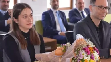 Söz ver ağlamayacağına! Milli Eğitim Bakanı Tekin'in 'sarı zarf' verdiği öğretmen önce korktu, sonra sevindi!