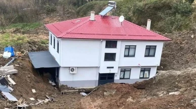 Artvin'de heyelan: 2 katlı evi 50 metre sürükledi!