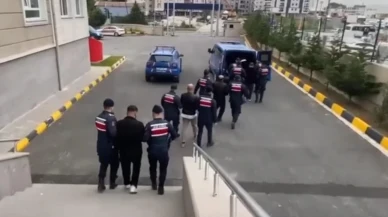 Şantaj yapıp milyonlarca lira dolandırdılar