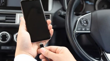 Parmak izi sorununa son! Telefon ekranlarını cam gibi temizleyen mucizevi doğal yöntem keşfedildi