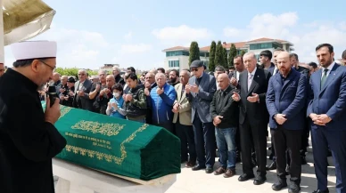 Erdoğan, öğretmeninin cenazesine katıldı