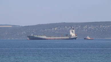 Çanakkale Boğazı'nda konteyner gemisi arızalandı