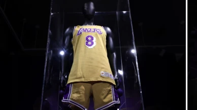 Kobe Bryant'ın 29 yıllık formasına servet ödediler