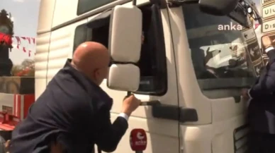 CHP'nin 23 Nisan yürüyüşünü engel girişimi: Mahmut Tanal, polisin getirdiği tıra tırmandı