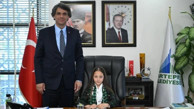 23 Nisan coşkusu her yerde: Kartepe Belediyesi'nde başkanlık koltuğu değişti!