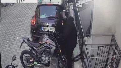 Park halindeki motosikletlerin hayalet ekran ve farlarını çalan şüpheliler yakalandı