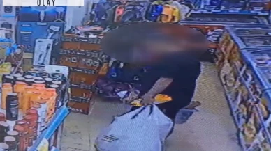 Sultangazi'de marketteki hırsızın kiracısı olduğunu öğrendi; hırsızlık kamerada