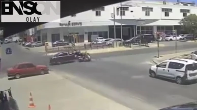 Otomobil ve motosiklet çarpıştı! O anlar kamerada