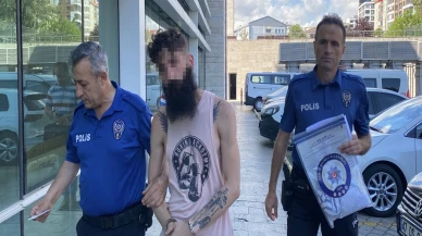 Yeğeniyle sevgili olduğu için kapısına geleni bıçakladı