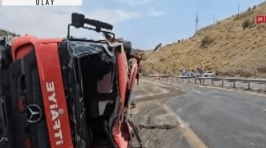 Yangına giden itfaiye aracı devrildi: 1 itfaiyeci öldü