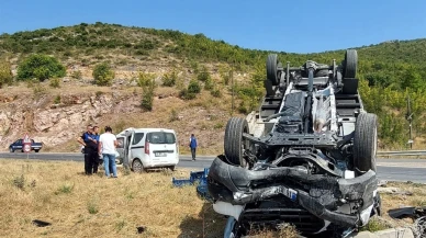 Otostop çekerek bindiği kamyonetin karıştığı kazada yaralandı