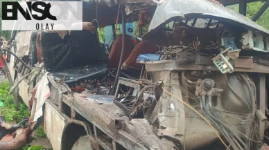 Kamyon otobüse çarptı; 18 kişi hayatını kaybetti