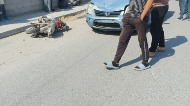 Hafif ticari araç ile motosiklet çarpıştı: 1'i ağır 2 yaralı