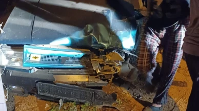 Jandarmadan kaçarken otomobille kaza yaptılar; 3 yaralı