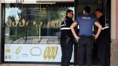 Kuyumcudan 750 bin liralık bilezik çalıp kaçtı