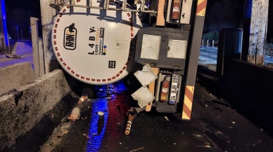 Otoyol gişelerine çarpan tankerin sürücüsü yaralandı
