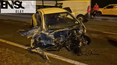 Alkollü Sürücü ve Yanındaki Kişi, Park Halindeki TIR'lara Çarpan Otomobilden Fırladılar