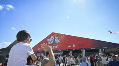 Teknoloji ve gençlerin buluşma noktası olan TEKNOFEST, İstanbul'da muhteşem bir etkinliğe ev sahipliği yaptı: 4 gün boyunca heyecan doruktaydı! Yer yerinden oynayan festival, tam 32 bin ziyaretçiyi ağırlayarak büyük ilgi gördü.