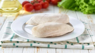 Tavuk göğsü nasıl haşlanır ve kaç dakikada pişer? İşte tavuk göğsü haşlama suyuna ekleyebileceğiniz en lezzetli malzemeler!