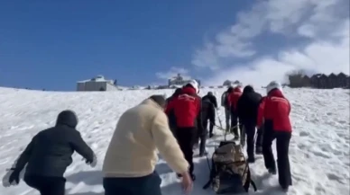 Uludağ'da kızak faciası: Dereye uçan tatilciyi JAK kurtardı