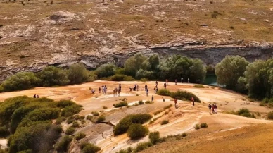 Erzincan'ın Otlukbeli Gölü, kırmızı tonlarıyla göz kamaştırıyor!