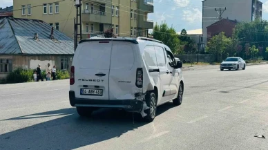 Patnos ilçesinde meydana gelen trafik kazasında sürücü aracı terk ederek olay yerinden kaçtı