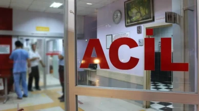 Sivas'ta meydana gelen trafik kazasında hafif ticari araç devrildi: 1 kişi hayatını kaybetti, 2 kişi yaralandı.