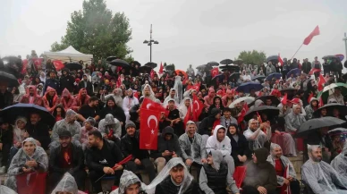 Sivas'ta Yağmurlu Havaya Rağmen Milli Takım Sevgisi Dorukta